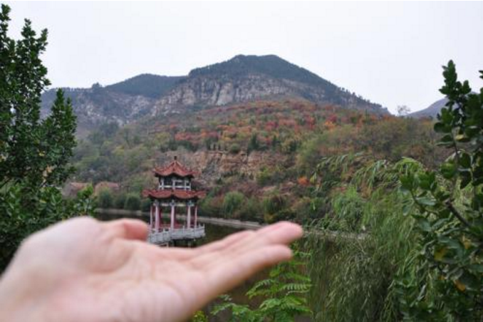 秋叶红满山，趁着周末和爸妈一起去爬爬山吧！济南三王峪 