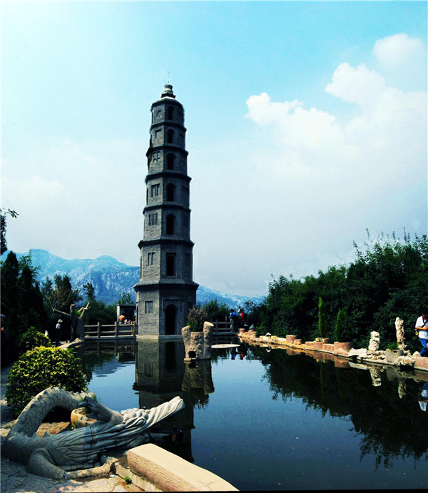 三王峪风景区气冲乾坤的太极塔