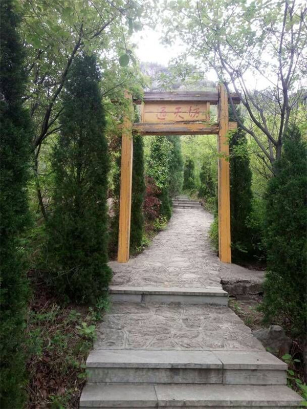充满神秘的通天街
